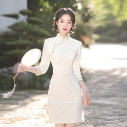 The improved version of the new Chinese beige short dress temperament slim young girl new 2023 autumn and winter