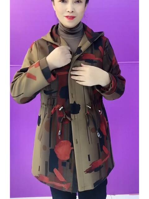 Spring and Autumn coat printed jacket middle-aged mothers wear hooded lapels to make them look slim, loose waist-hugging mid-length windbreaker trend