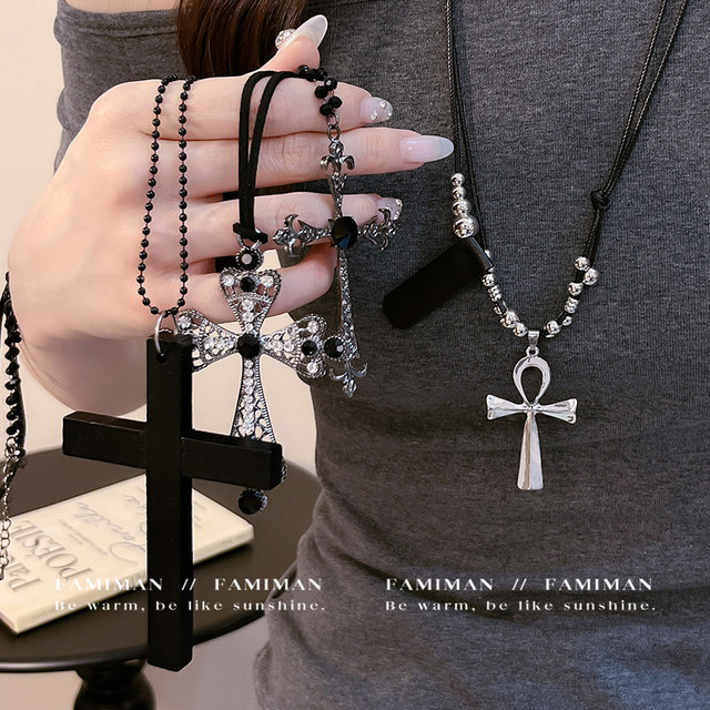 Cross necklace sweet and cool hot girl style y2k subculture decoration suitable for summer long necklace clavicle chain women