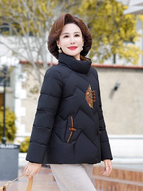 Duck -duck down jacket female middle and elderly in the winter 2023 new product short stand -up stand -up collar casual warm mother
