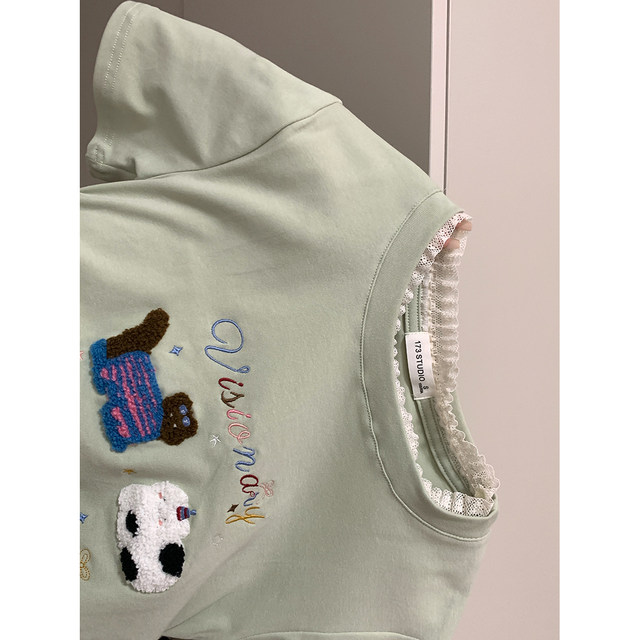 Light green short-sleeved T-shirt summer 2024 trendy cartoon embroidery slim fit pleated short round neck top Korean women's clothing
