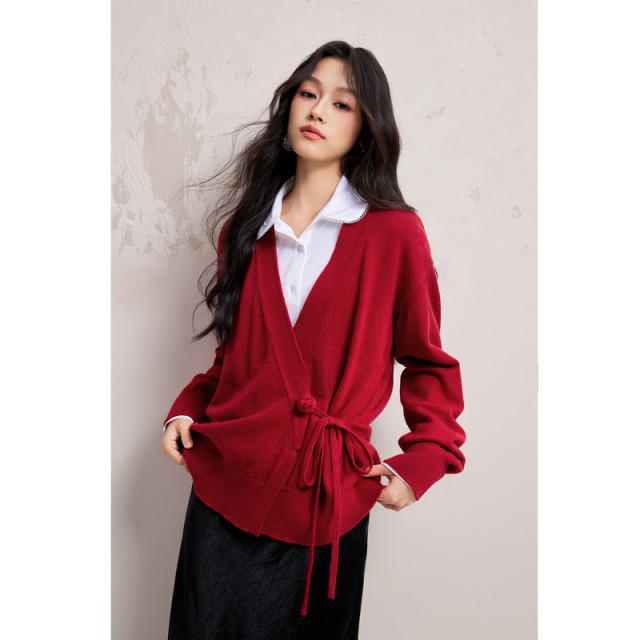 Qiushui Yiren Chinese style red sweater 2025 spring new women's sweet V-neck top fashionable knitted cardigan