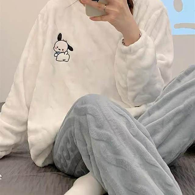 Pajamas winter women's coral velvet thickened velvet long-sleeved cute loose flannel home clothes set can be worn outside