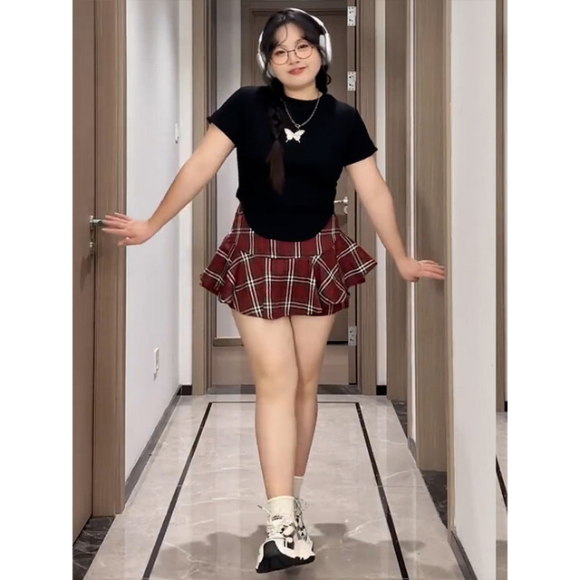 Fat mm ruffled skirt pants for women in summer large size anti-light protection against hips and slim red plaid A-line puffy short skirt
