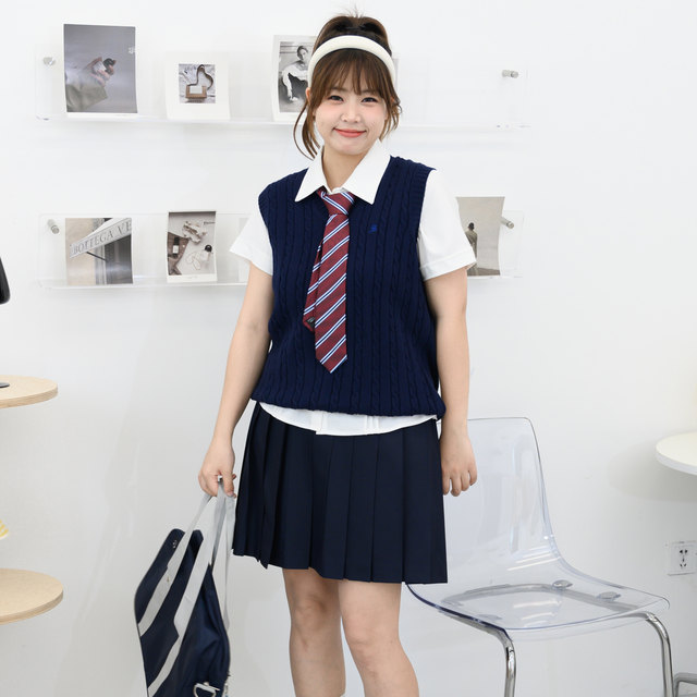 Ache's big size jk original fat mm college style V-neck knitted vest sleeveless twist sweater looks thin in spring and autumn