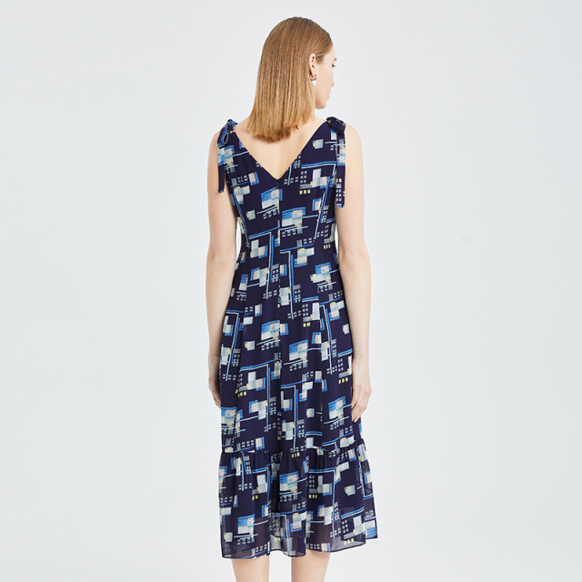 The same mall, the same Maziannuchun new blue printed V -neck dress, sleeveless vacation leisure lady
