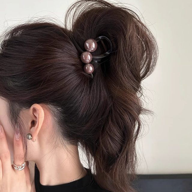 Elegant Velvet Pearl Clip Medium Shark Clip Hair Clip Women's 2024 New Style High-end Hair Accessories for the Back of the Head