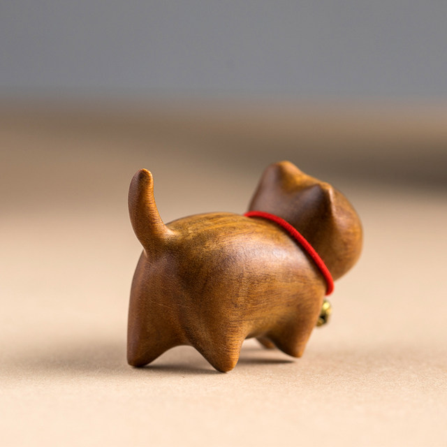 Thoughtful Bell Meow Meow Cute Cat Ornament Lucky Cat Fully Handmade Sandalwood Carving Creative Gift for Men and Women