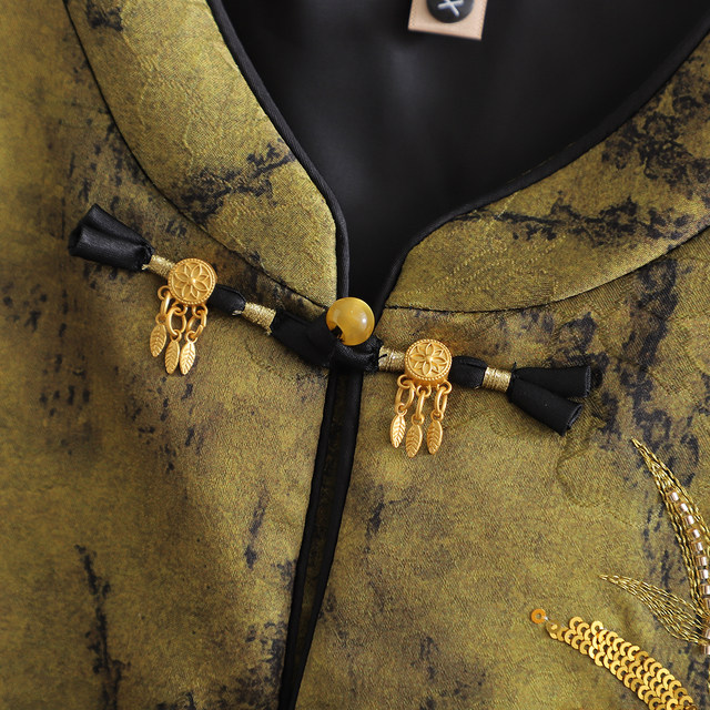 Middle-aged mother autumn suit velvet fashionable middle-aged and elderly women's new spring and autumn clothes new Chinese style three-piece set