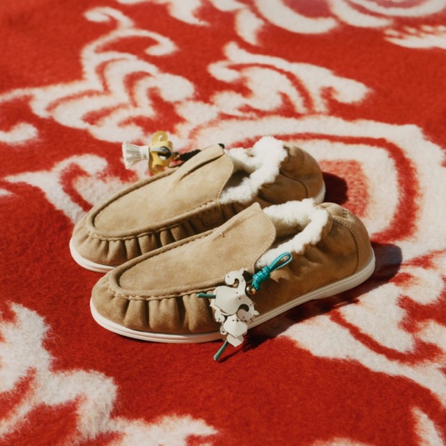 FOOT INDUSTRY2025 new plush loafers light gravel color same style for men and women