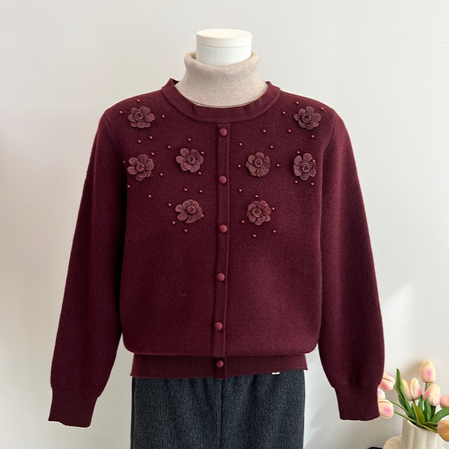 Western style mother's clothing autumn and winter all-in-one velvet sweater middle-aged and elderly women's three-dimensional embroidered top plus velvet thickened bottoming shirt