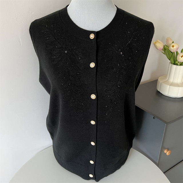 Middle-aged and elderly women's autumn woolen cardigans for women in their 60s and 70s, mother's coats, grandma's knitted tops