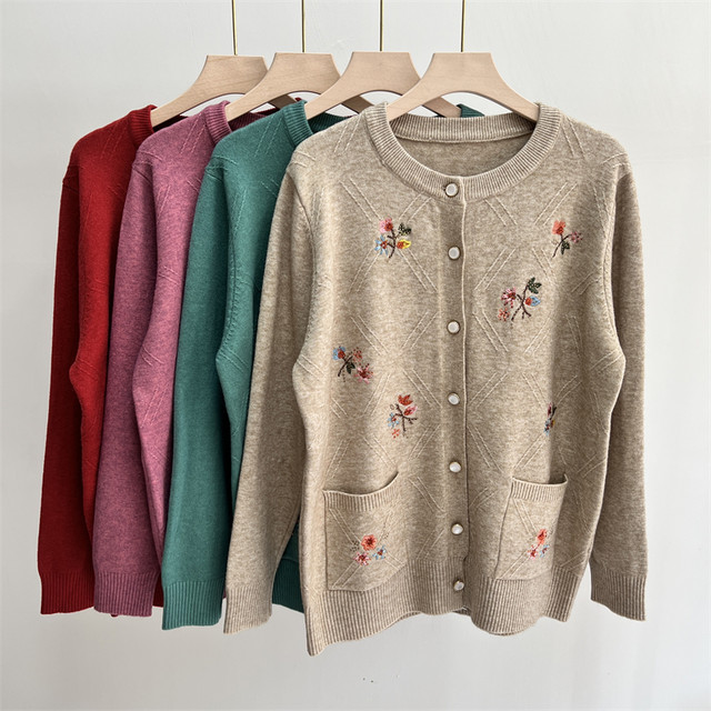Middle-aged and elderly women's clothing grandma's autumn knitted cardigan fashionable cardigan outer sweater mother's wool coat