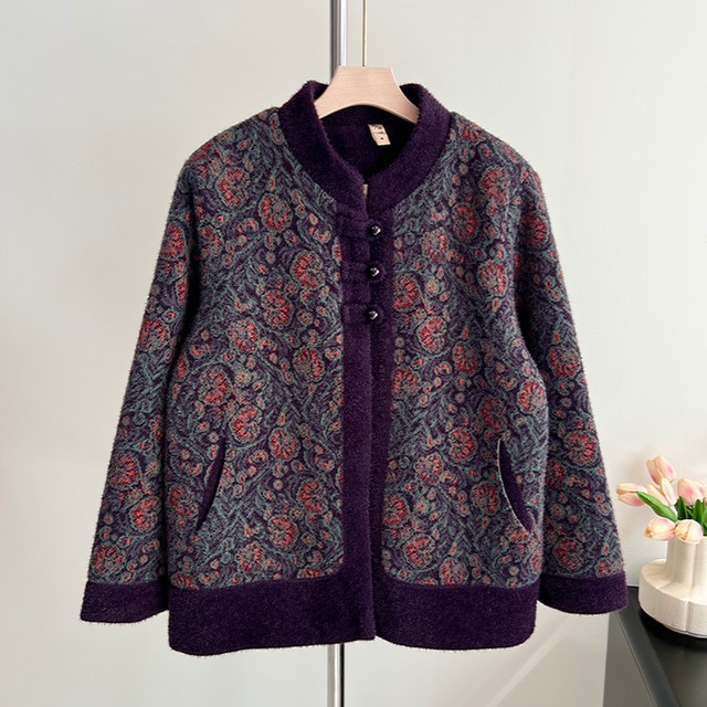 Mom's winter velvet thickened jacket, western style 2025 new style, middle-aged and elderly women's grandma's autumn and winter woolen tops