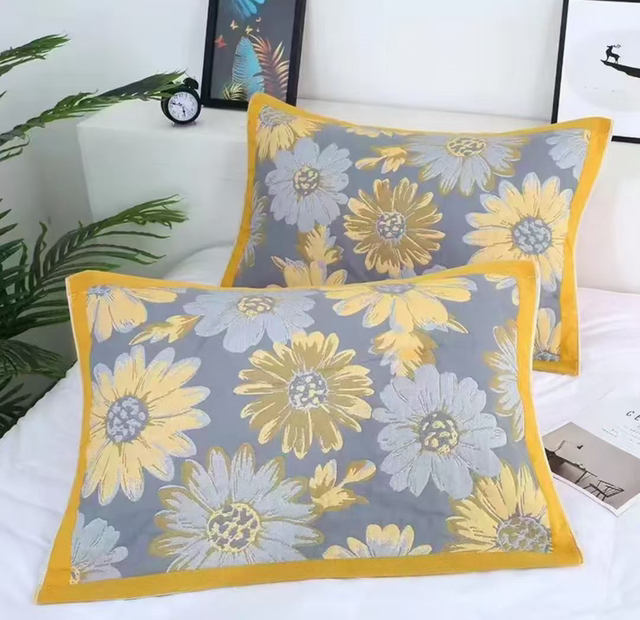 New gauze pillowcases, a pair of cotton soft multi-layered skin-friendly soft pillowcases for children and adults, home gift pillowcases that do not shed lint