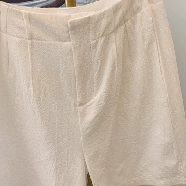 White cotton and linen suit shorts for women in summer thin high-end casual and versatile five-point pants A-line wide-leg pants ins