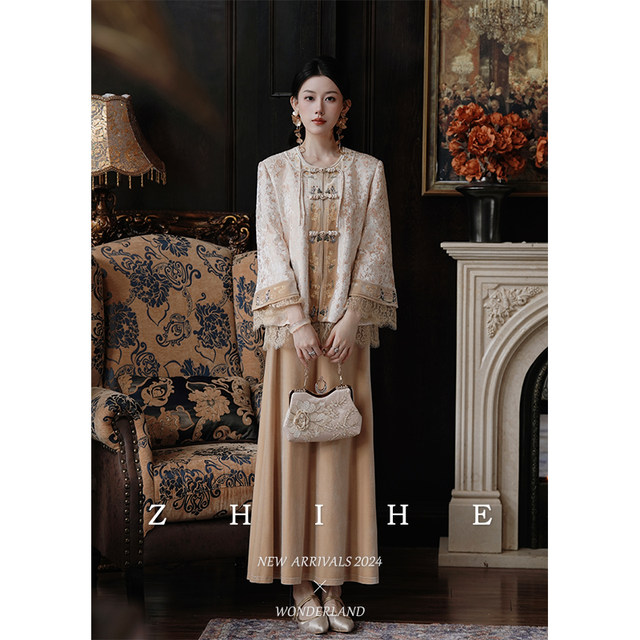To He Wonderland's new Chinese heavy workmade blooming flower embroidery stitching lace jacket+half skirt
