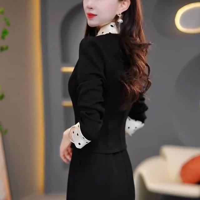 Fashionable fake two-piece long-sleeved dress for women 2025 spring new style temperament waist-hugging and slimming mid-length casual skirt