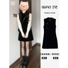 The deep winter dress is accompanied by a set of new Chinese style national wind improved cheongsam black velvet harness dress two pieces suit