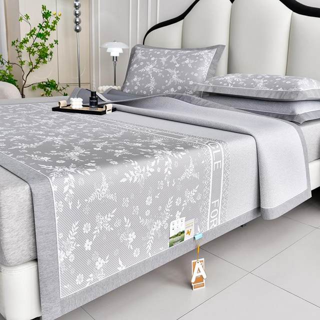 
Ice silk mat three-piece set A-grade maternal and infant grade fresh summer cool air-conditioned mat foldable machine washable soft mat