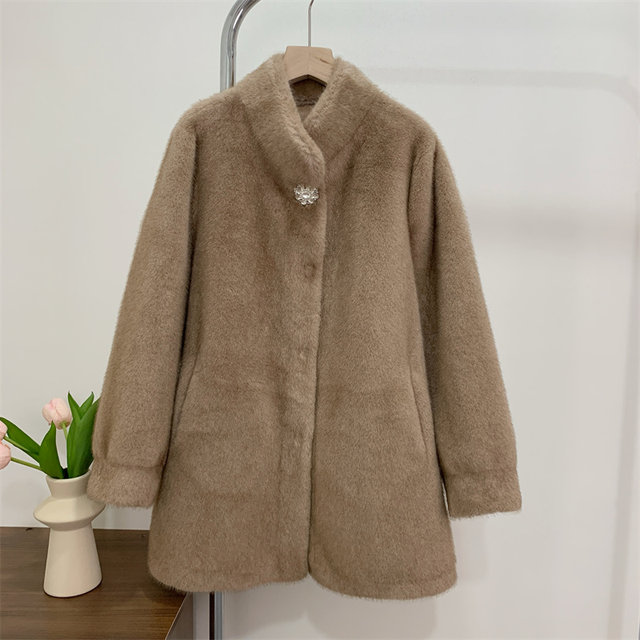 Mom's autumn and winter clothing, medium-length mink fur all-in-one coat, middle-aged and elderly women's fashionable and noble fur thick coat