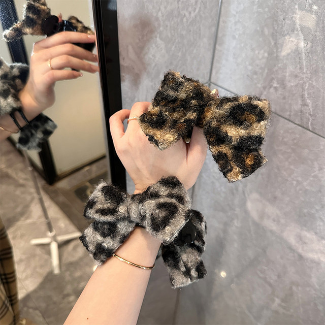 2025 new high-end Autumn and Winter exquisite plush hair clip headdress for women