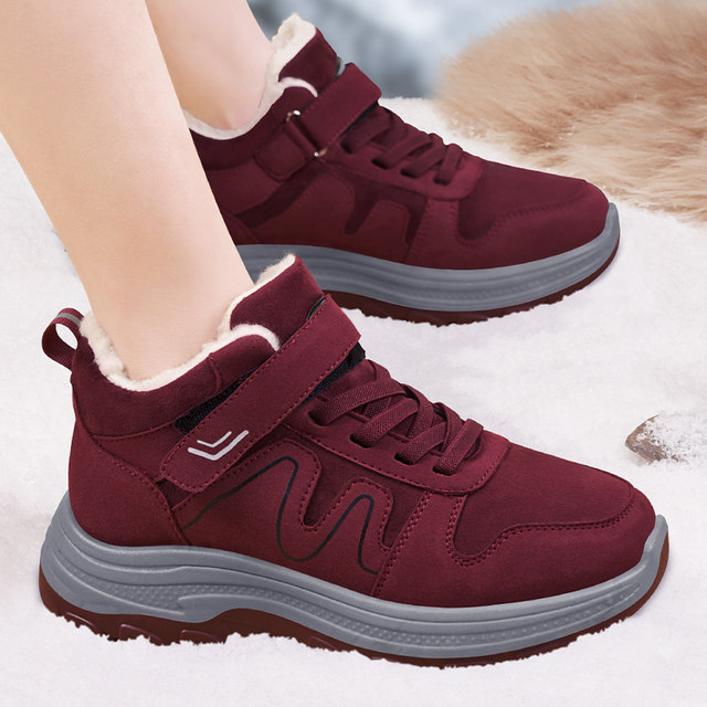 Old Beijing cotton shoes for women in winter, plus velvet and thickening to keep warm, new mother's cotton boots, old ladies and the elderly flat snow boots