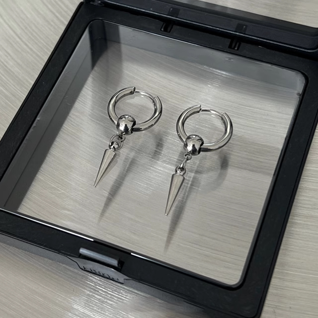 Rivet Titanium Steel Earrings Men's Niche Design Unique Earrings High-end Handsome Hip-Hop Earrings Unisex Earrings for Women