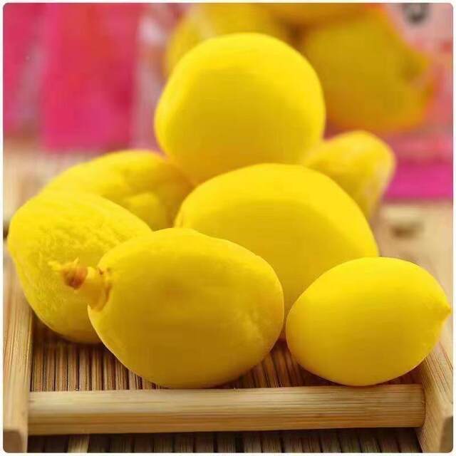 Throat-locking peach snacks, small peaches, throat-locking crispy peaches, childhood nostalgia, peach food, small yellow peaches, people like sweet and sour crispy peaches
