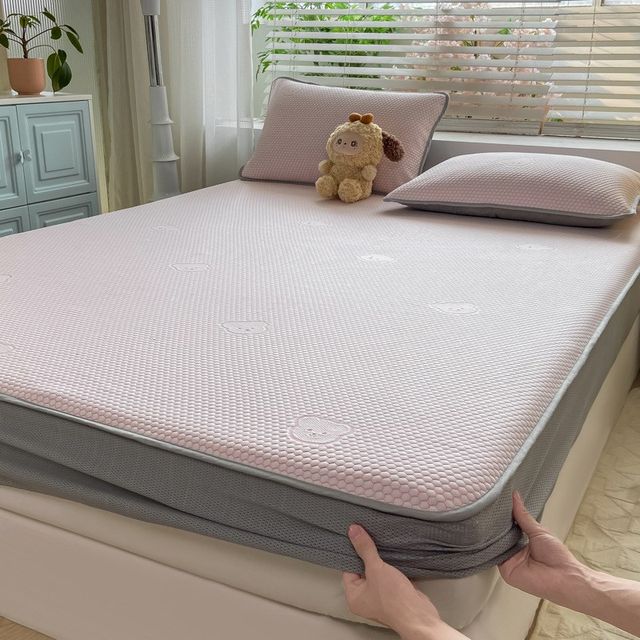 
Category A maternal and infant grade ice bean ice silk mat bed sheet set three-piece foldable machine washable soft mat air-conditioned mat