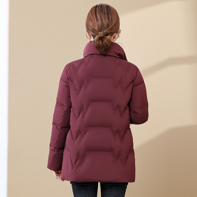 Flying in the Snow 2025 Winter Mom Down Jacket Short Stand Collar Top Middle-aged Women Winter Warm Thickened Jacket