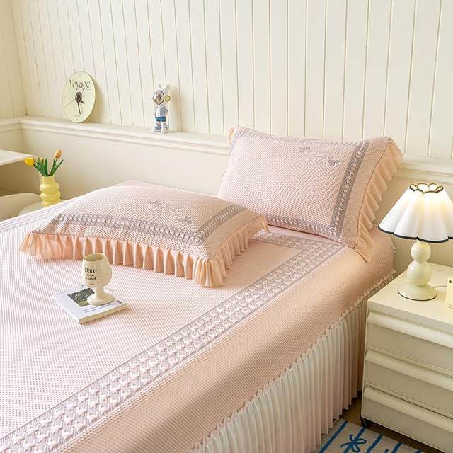 Class A mother-child grade iced bean mat three-piece set gradient bed skirt summer ice silk mat machine-washed household mat