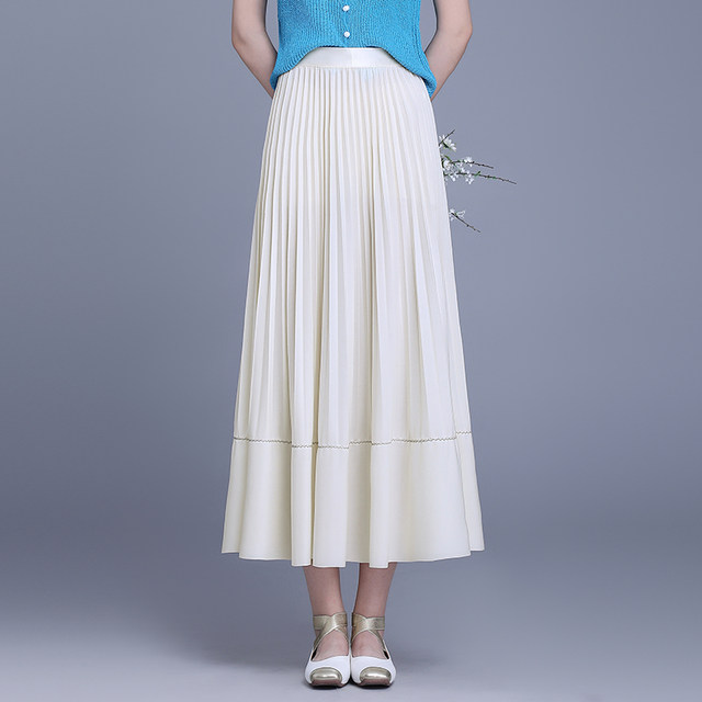 La Chapelle's new spring 2025 loose A-line mid-length over-knee pleated skirt for women