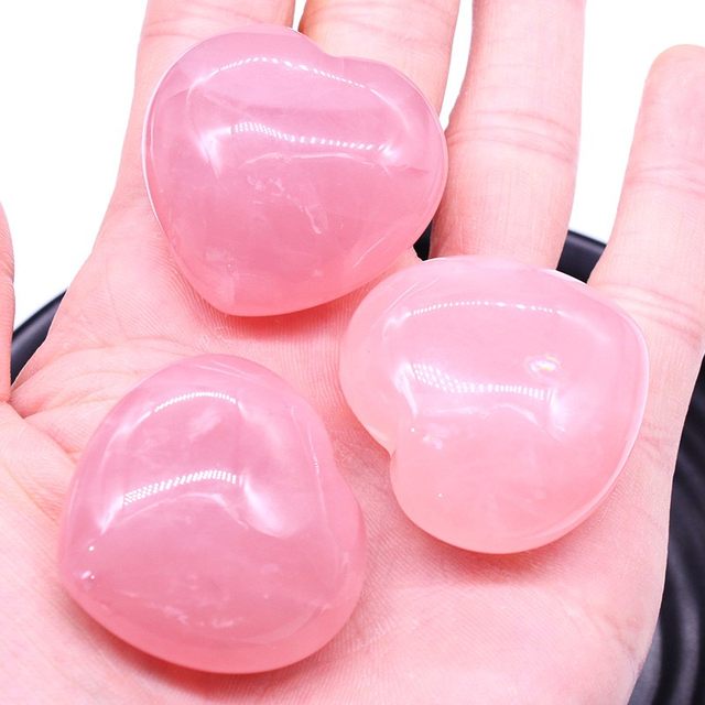 Yi Jingyuan natural pink crystal rough stone ornaments heart-shaped handle pieces playing stone tabletop furnishings gifts for couples