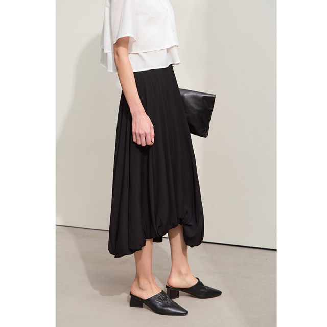 Amii2025 early spring new crepe texture asymmetric flower bud sway skirt for women loose black skirt
