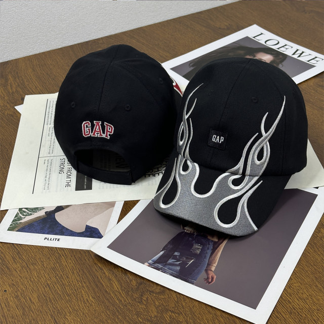 Kanye Kanye's same hat with flame baseball cap showing his face in small summer versatile baseball cap for men and women's personality hip-hop
