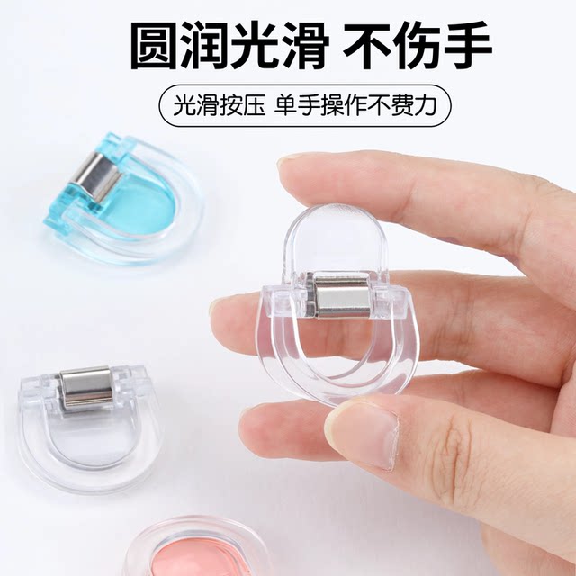 Invisible hem buckle to prevent trouser legs from mopping the floor. Adjustable buckle to shorten trousers if they are too long. Trouser leg fixing clip to close the trousers.