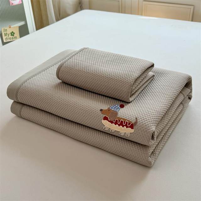 
Category A maternal and infant grade marine silk ice bean mat three-piece mattress cool summer ice silk mat summer air-conditioned mat