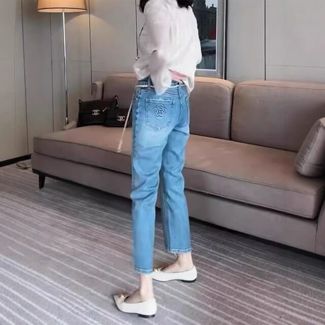 Large size women's retro versatile straight jeans for women 2025 spring new elastic embossed diamond-inlaid cigarette pants