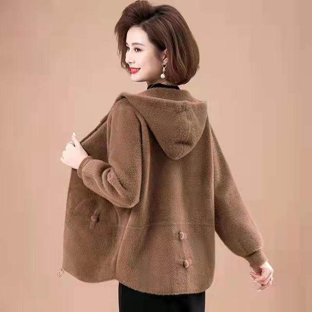 Mom's autumn and winter thick mink hooded jacket for women's short top for middle-aged and elderly noble and fashionable zippered cardigan
