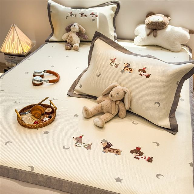 
Maternal and child-like cartoon dachshund icedou Dou summer ice silk mat summer 20 new air-conditioned soft mat