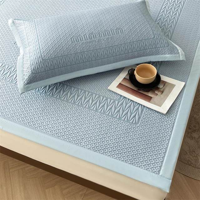 
Category A maternal and infant level light luxury ice bean ice silk mat summer household three-piece set machine washable air-conditioned soft mat