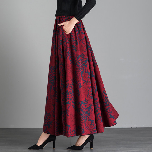 2025 autumn and winter new high-waisted A-line long skirt for women with women's printed versatile middle-aged large-size dance skirt big umbrella skirt