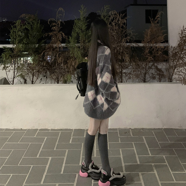 Large size fat mm sweet and spicy college style diamond marten plush sweater jacket for women in autumn and winter versatile soft and glutinous knitted cardigan trendy