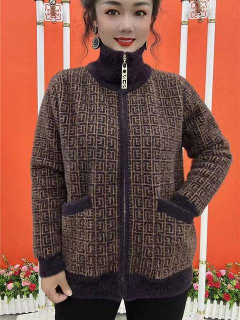 
The same mother's double-sided mink velvet thickened jacket for middle-aged and elderly women's plaid and fashionable sweater cardigan