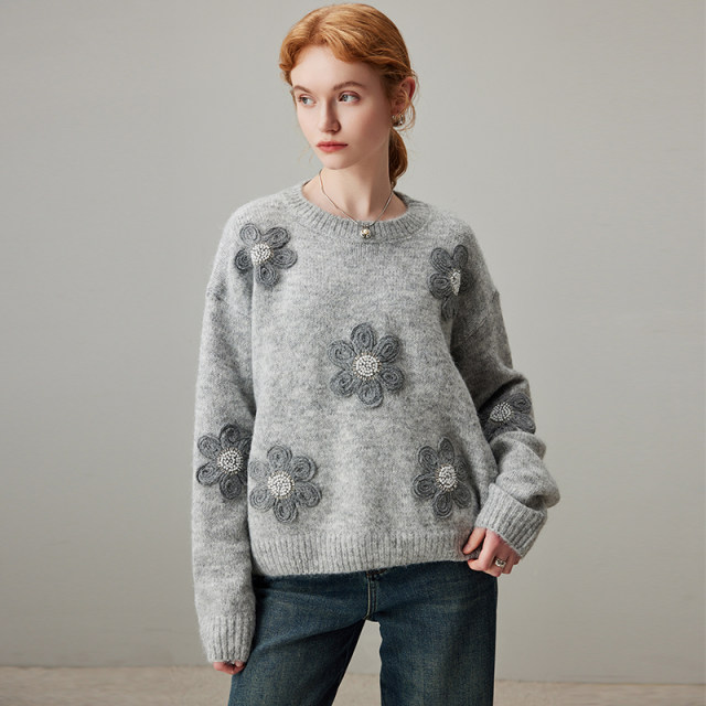 dfvc gray wool short round neck sweater for women 2025 winter new three-dimensional flower lazy style knitted sweater
