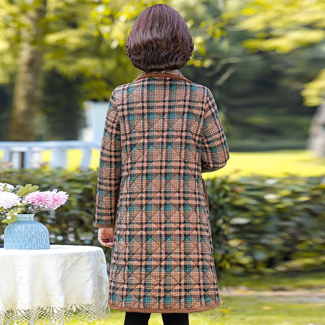 Autumn and winter mothers pretend to add velvet plaid cotton jackets in the middle and long warm cotton clothing cover jacket middle -aged and elderly ladies
