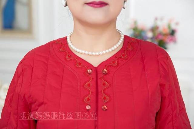 Middle-aged and elderly mothers wear small cotton-padded jackets, plus size women's short cotton-padded jackets, thin down-padded jackets with inner liner