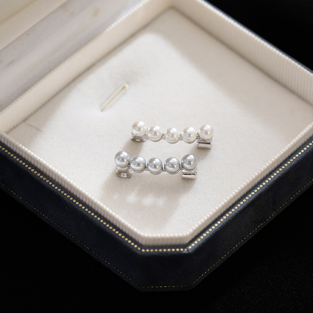 Smiling brooch summer anti-lighting tool simple small pin collar exquisite accessories women's fixed clothes