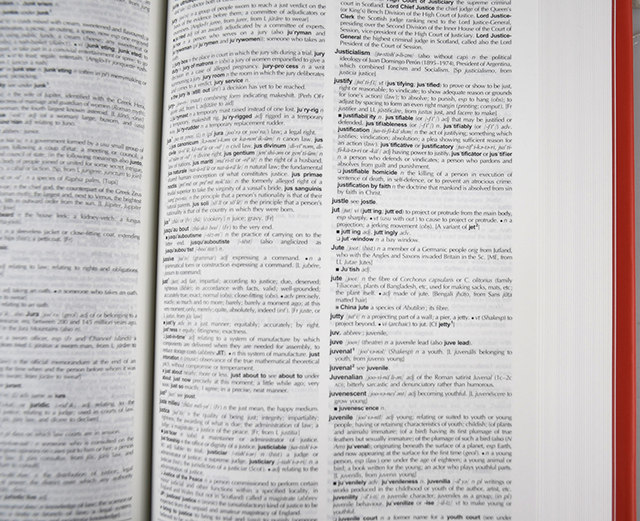 Original English version The Chambers Dictionary 13th Edition Chambers English Dictionary 13th Edition Hardcover English version Imported original English book